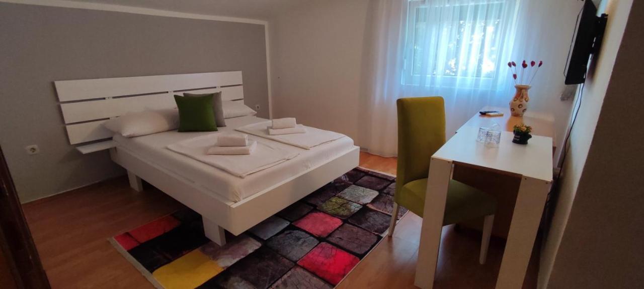 Villa Monera Apartments & Rooms & Free Garage Μόσταρ Εξωτερικό φωτογραφία
