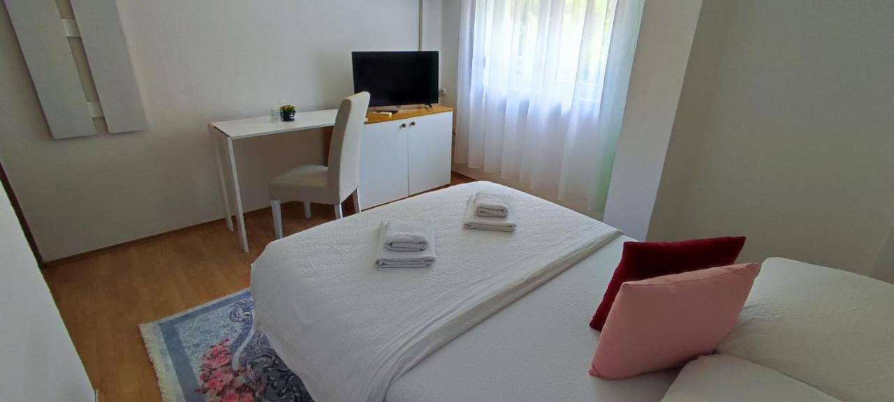 Villa Monera Apartments & Rooms & Free Garage Μόσταρ Εξωτερικό φωτογραφία
